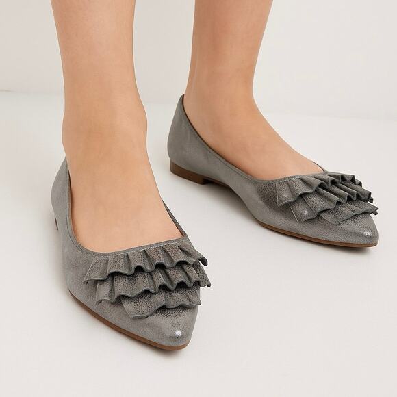 Journee Collection Judy Pewter Ruffle Pointed Toe Flats Women’s Size 8.5 NEW BOX - Picture 1 of 10